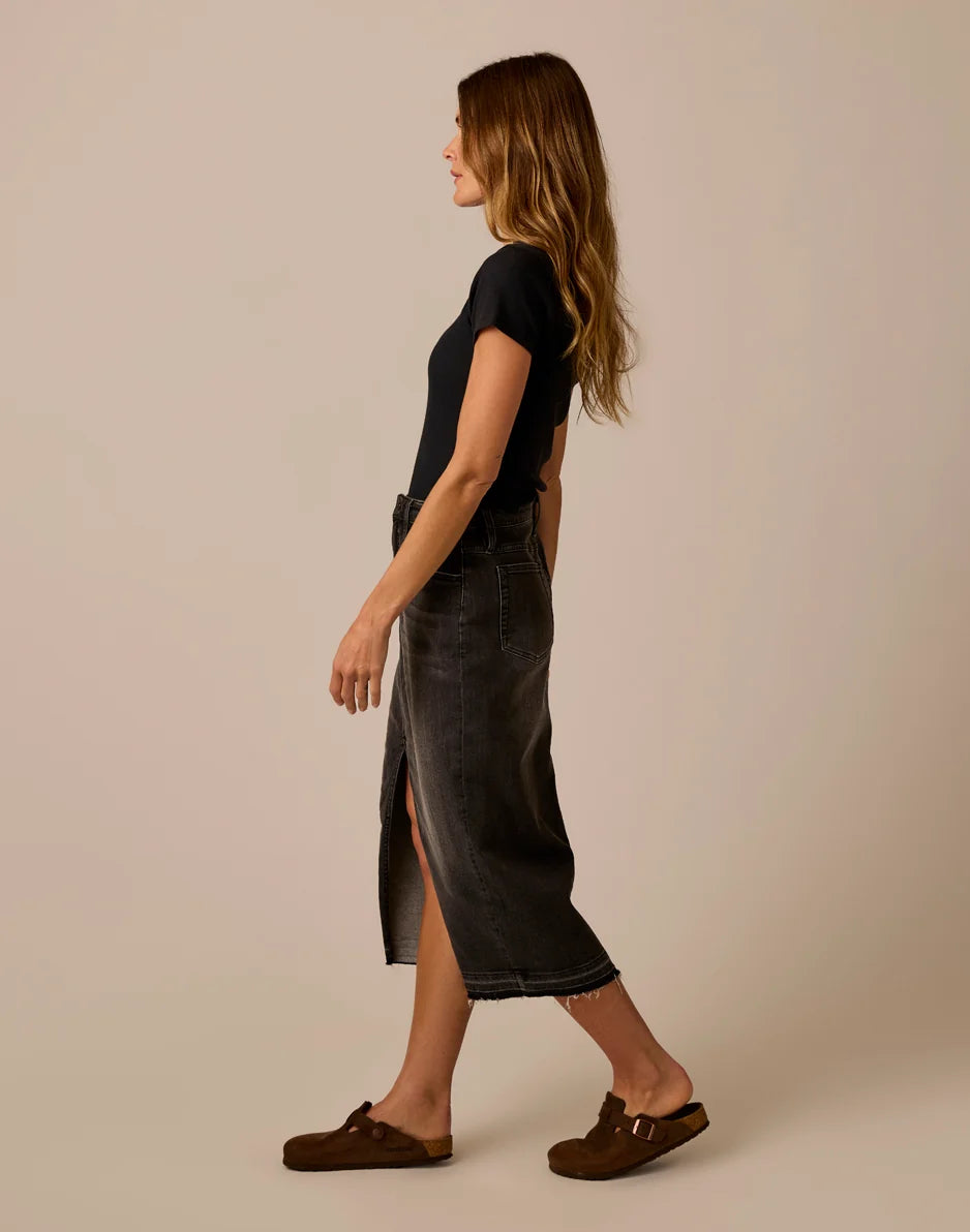Atlas Denim Skirt: Washed Black