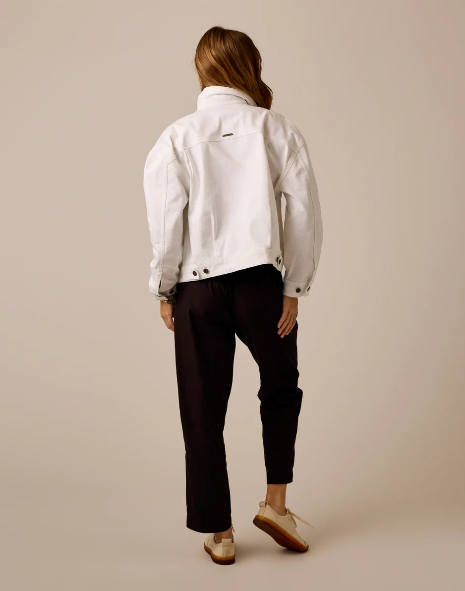 Axel Trucker: White