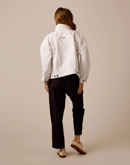 Axel Trucker: White
