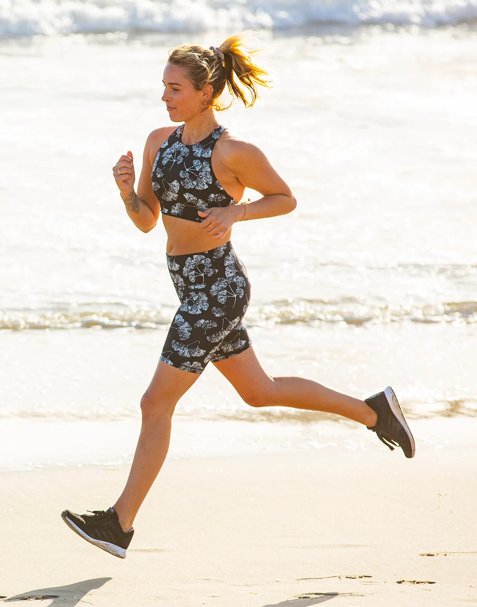 Lucie Compression Short: Black Ginkgo