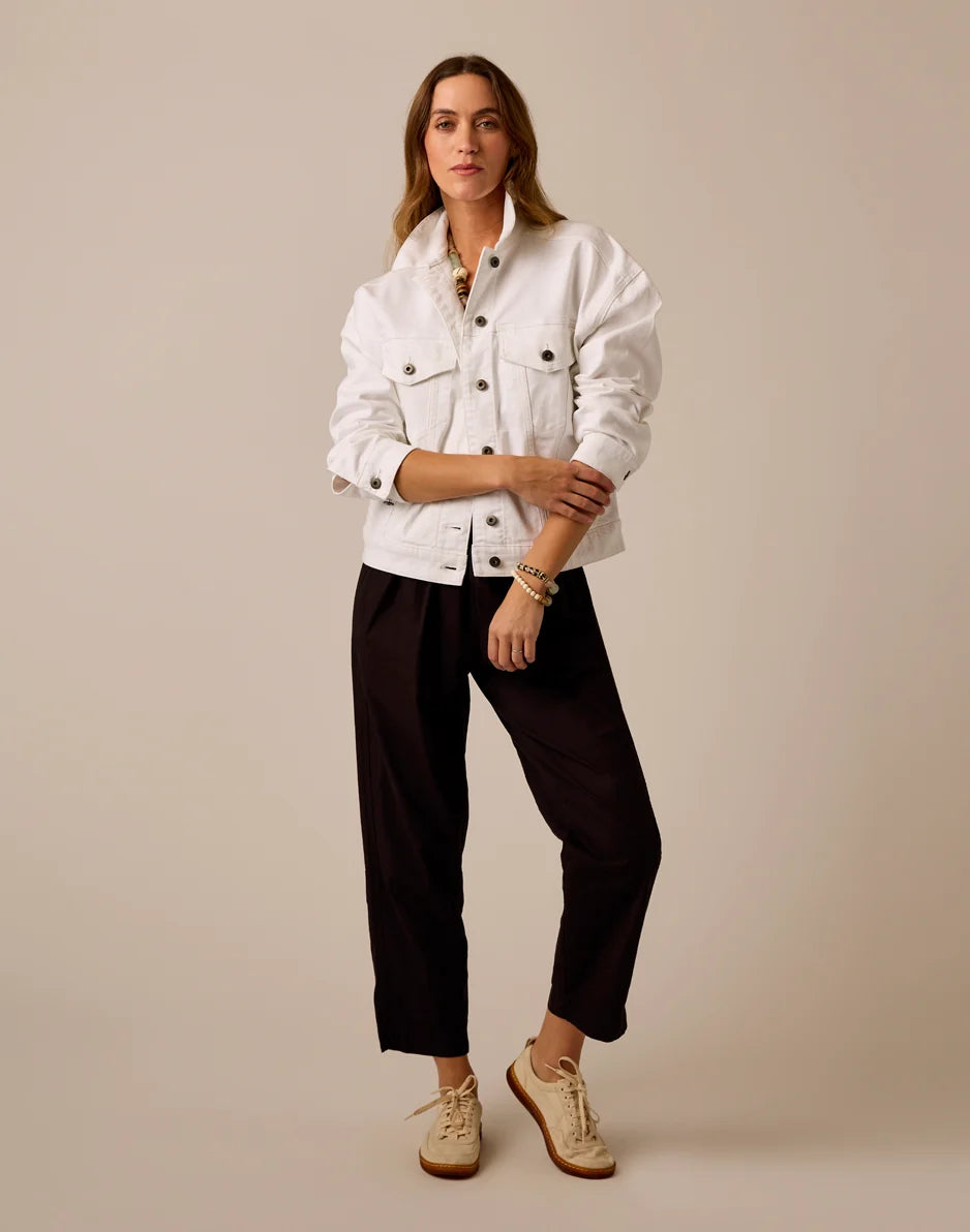 Axel Trucker: White