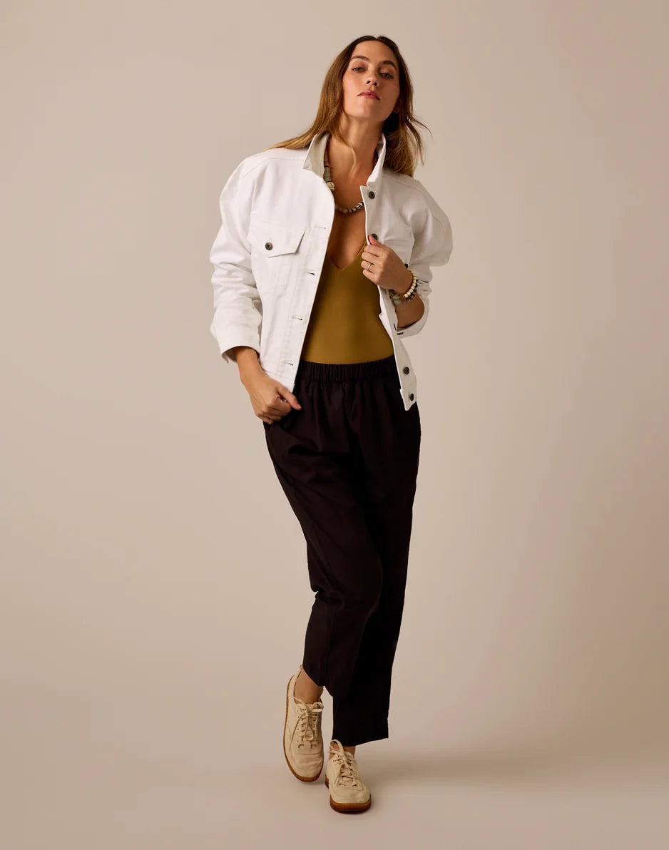 Axel Trucker: White
